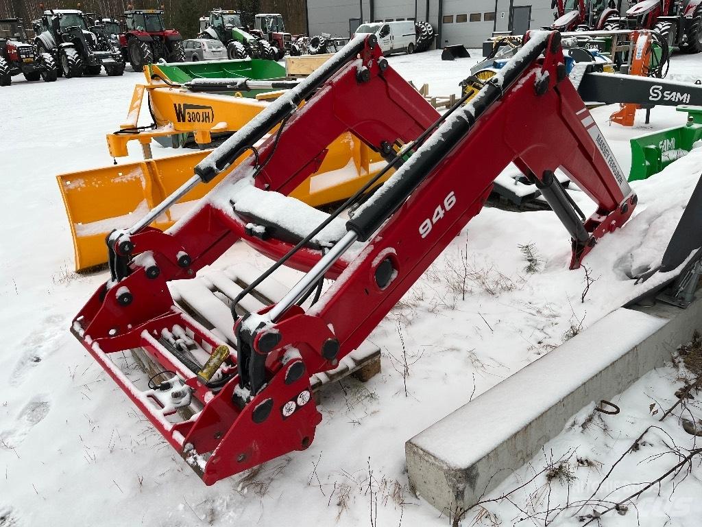 Massey Ferguson 945 前端裝載機和挖掘機