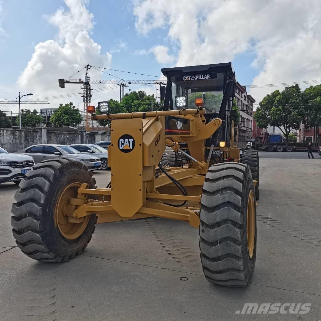 CAT 140k 平土機
