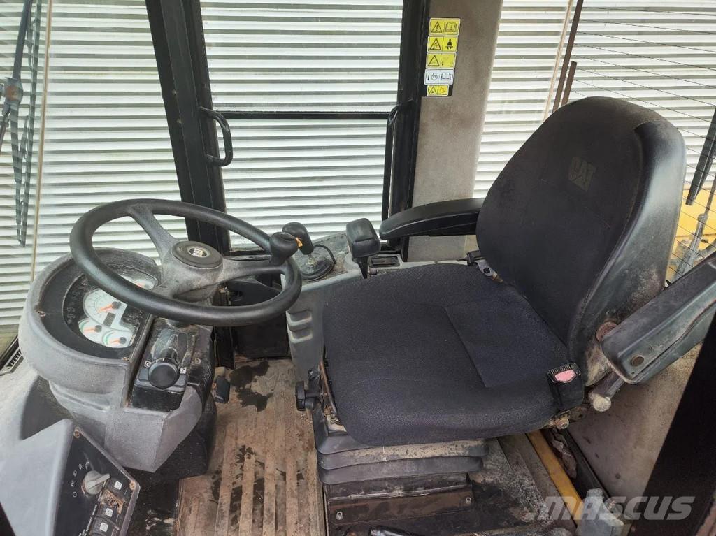 CAT 930G 輪胎式裝載機