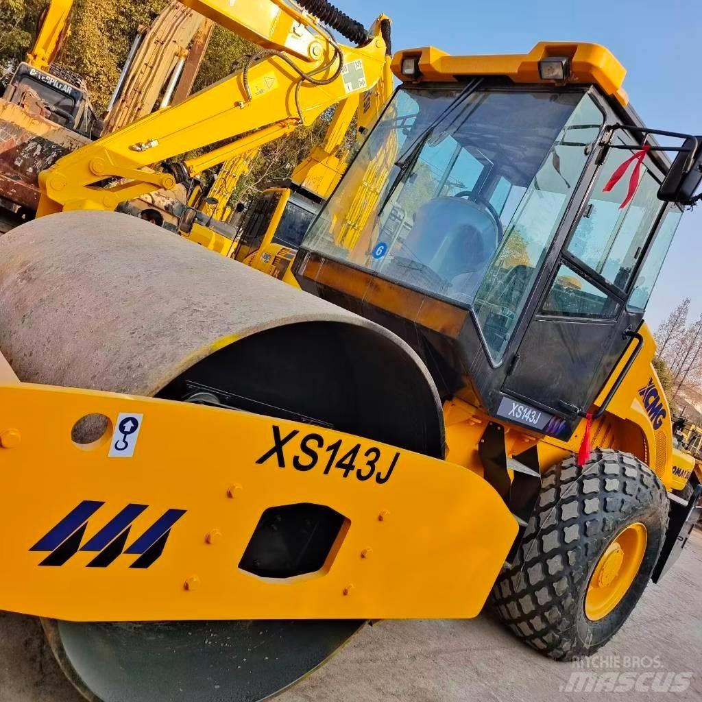 XCMG XS 142 J 單輪滾壓機
