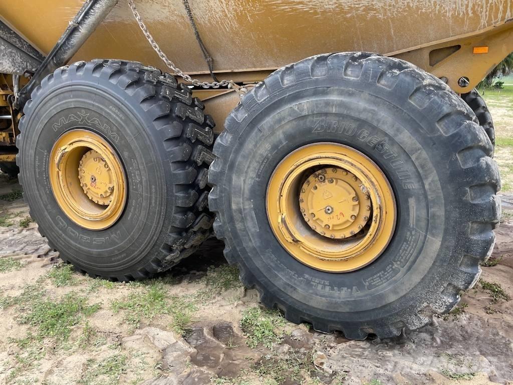 CAT 740 GC 鉸接式起吊車
