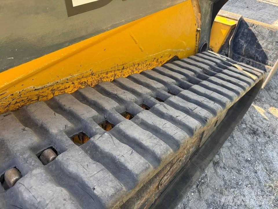John Deere 325G 滑移轉向裝載機