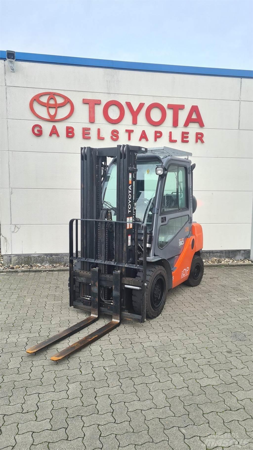 Toyota 02-8FGF30 液化石油氣LPG卡車