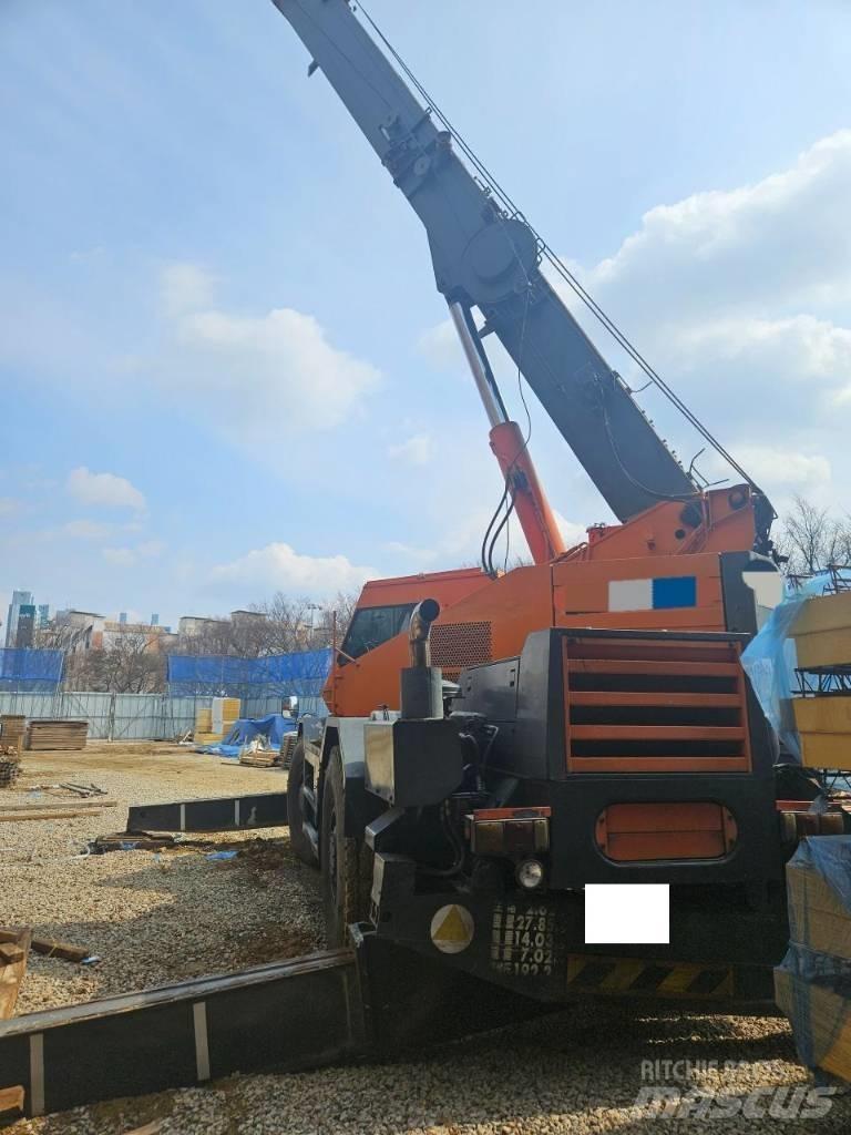 Komatsu LW 250 越野起重機