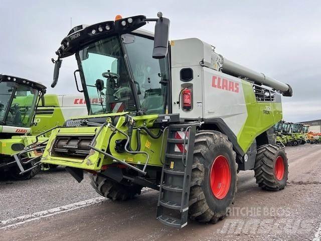 CLAAS TRION 750 聯合收穫機