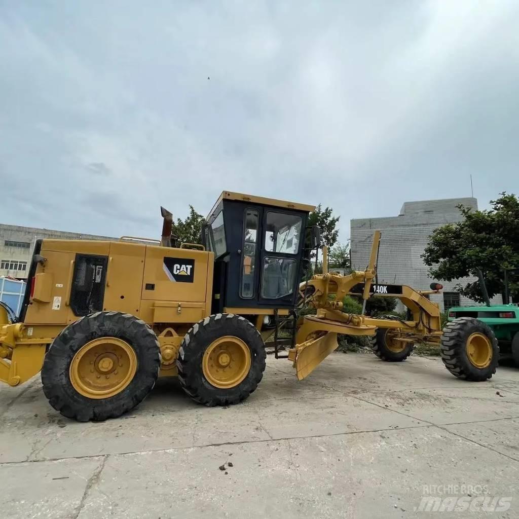 CAT 140 K 平土機