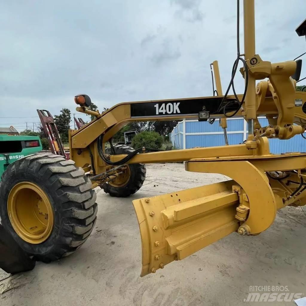 CAT 140 K 平土機