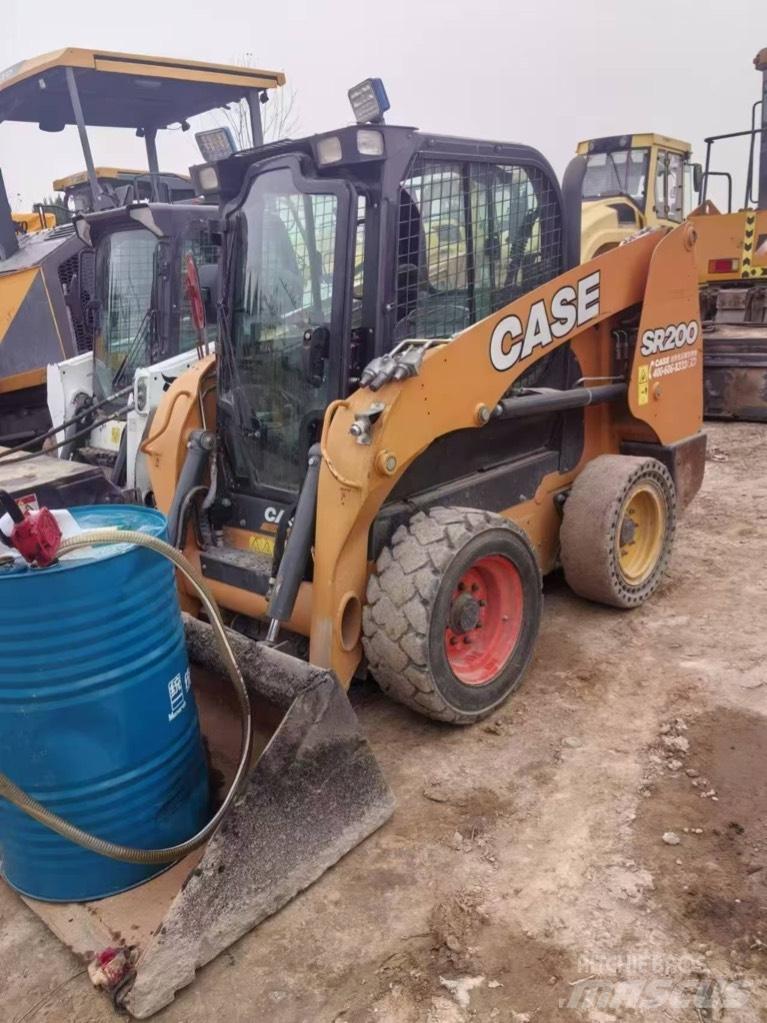 CASE SR 200 滑移轉向裝載機