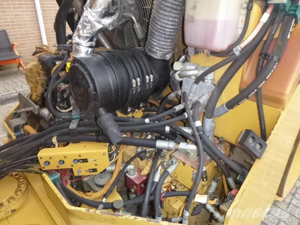 CAT CB 534 D 雙輪滾壓機
