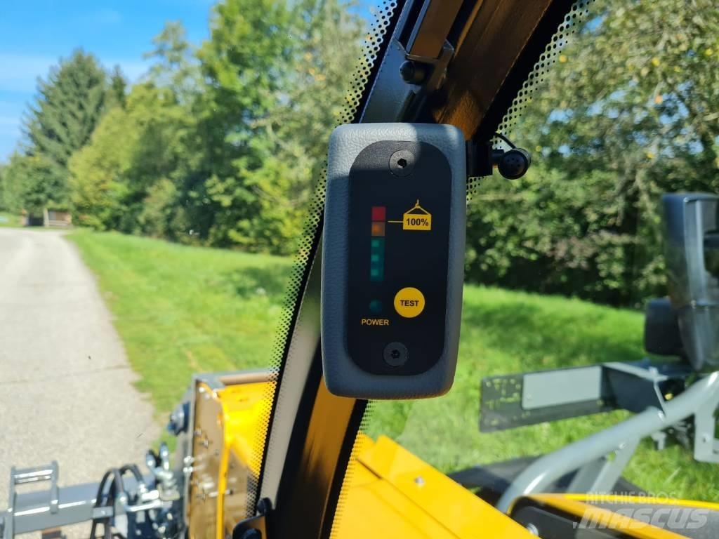 Liebherr T 32-7 伸縮臂操作車