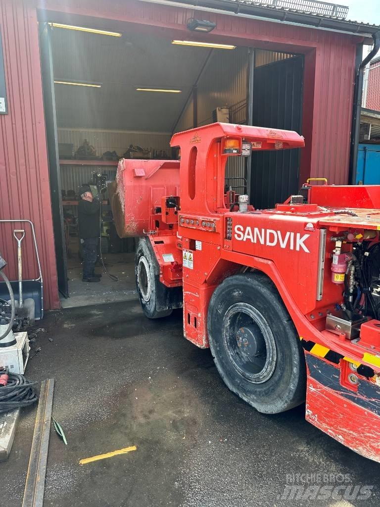 Sandvik LH202 地下裝載機
