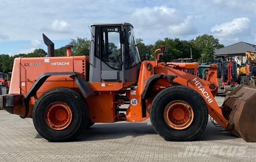 Hitachi LX 210 E 輪胎式裝載機