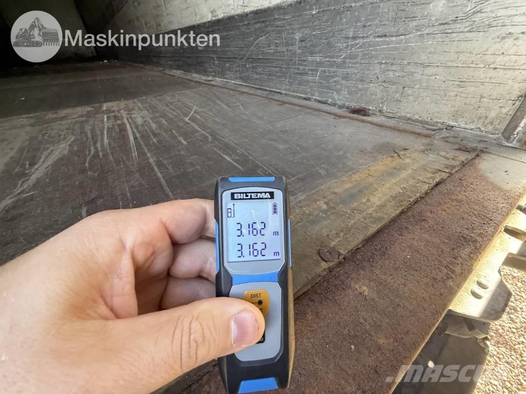 Schmitz SKO 24 箱體半拖車