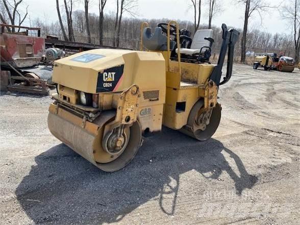 CAT CB24 單輪滾壓機