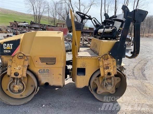 CAT CB24 單輪滾壓機