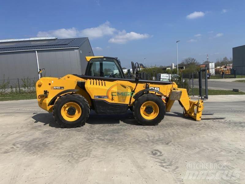 JCB 540-140 伸縮臂操作車