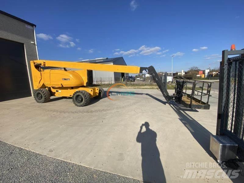JLG 800AJ 曲臂高空作業車
