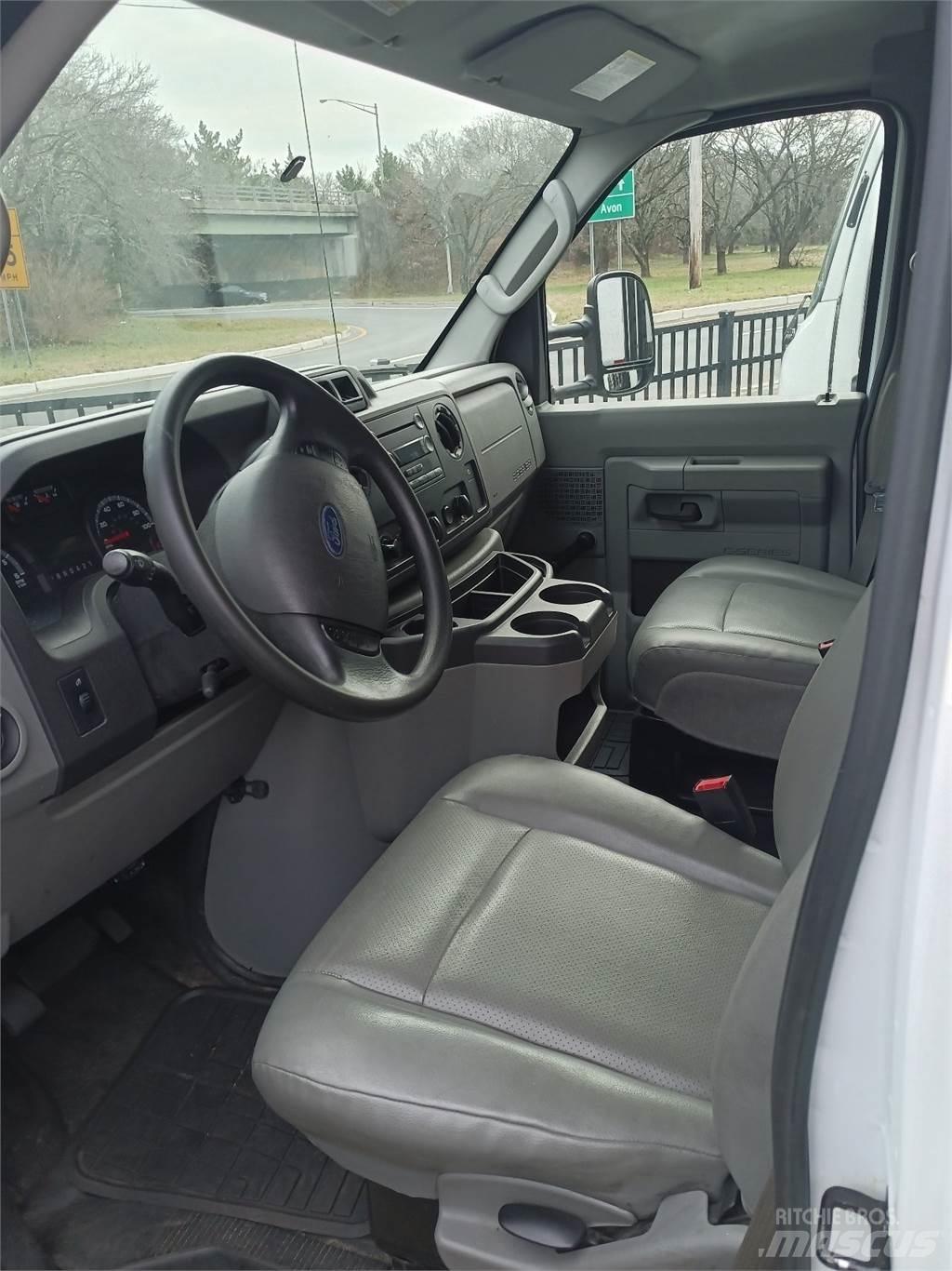 Ford E350 貨箱式卡車