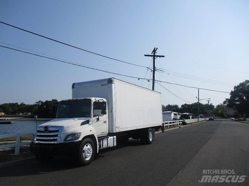 Hino 338 貨箱式卡車