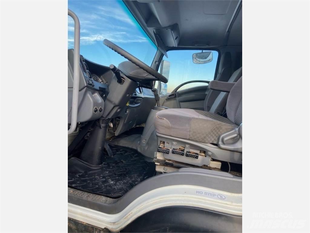 Isuzu FTR 貨箱式卡車