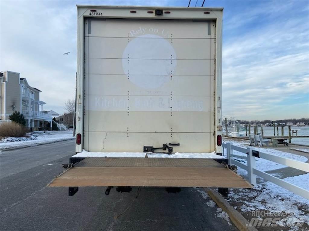 Isuzu FTR 貨箱式卡車