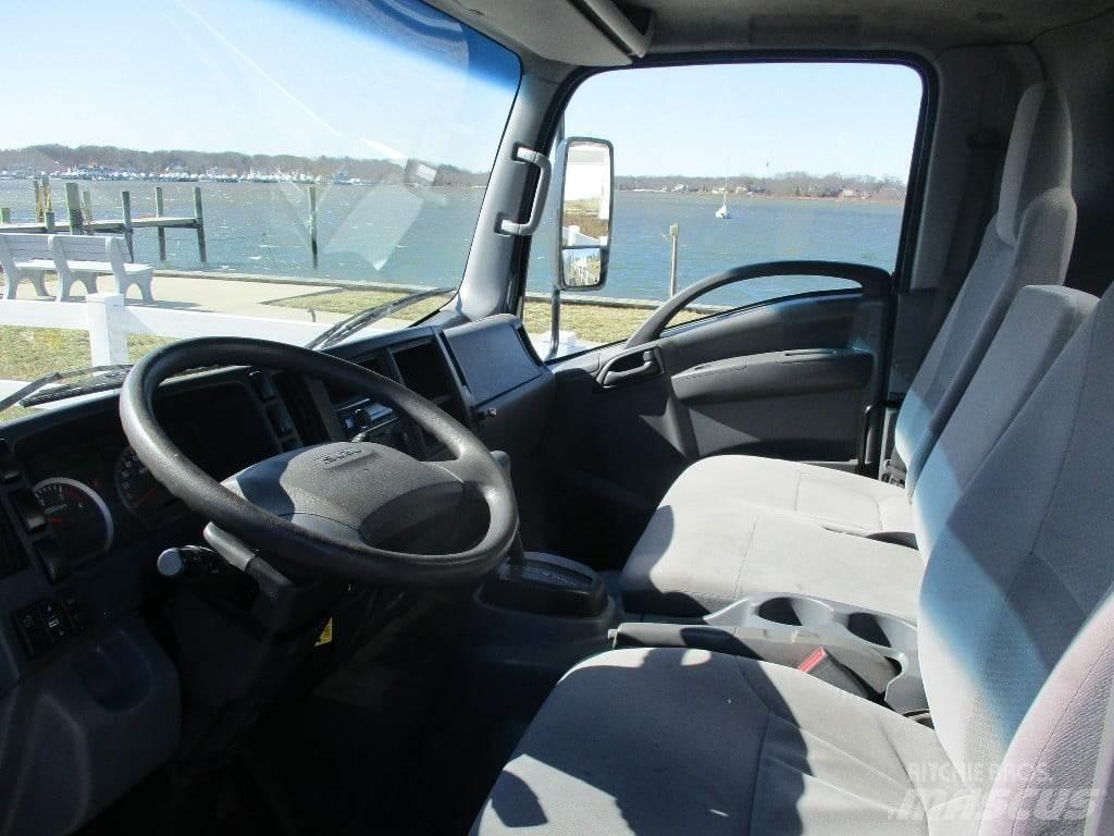 Isuzu NPR 貨箱式卡車