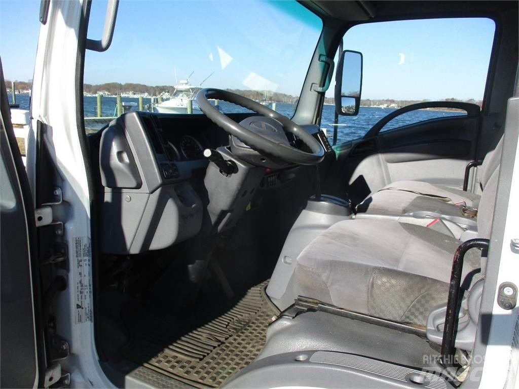 Isuzu NRR 貨箱式卡車