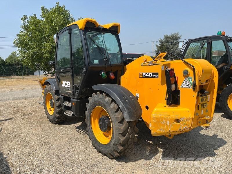 JCB 540-140 伸縮臂操作車