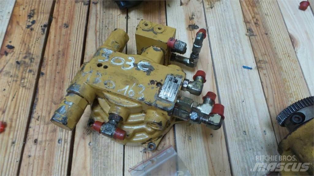 CAT 303C 油壓