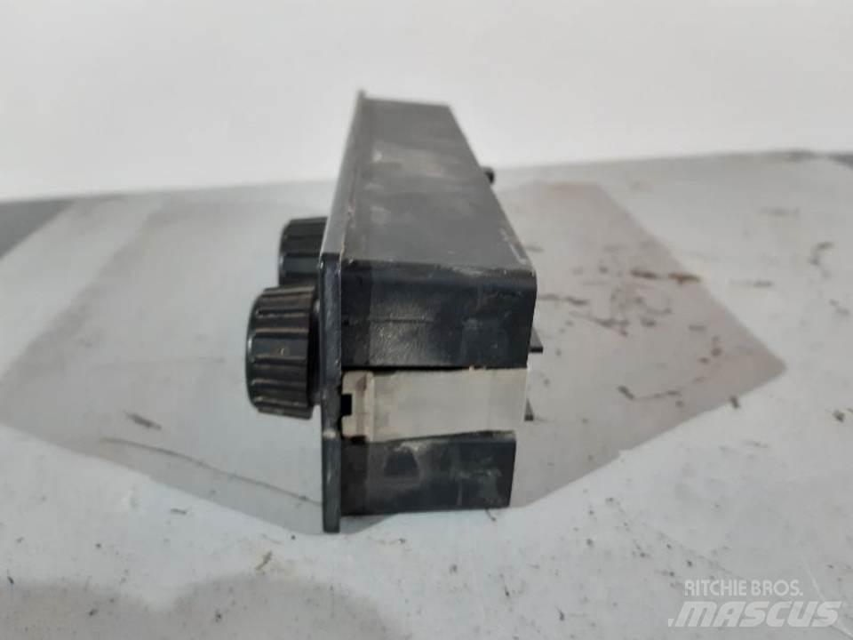 CAT 312CL 駕駛室與內部