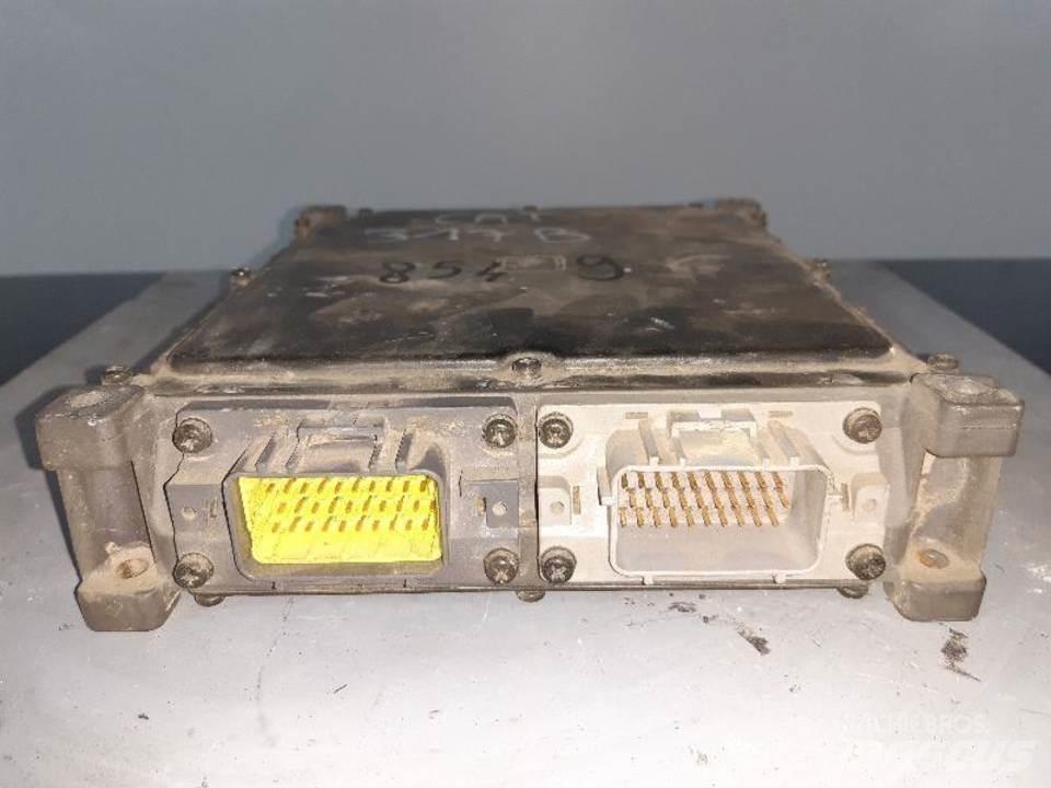 CAT 317B 駕駛室與內部