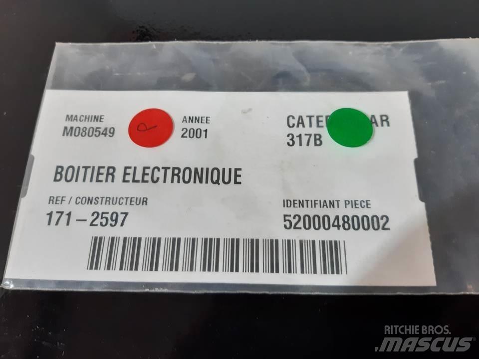 CAT 317B 駕駛室與內部