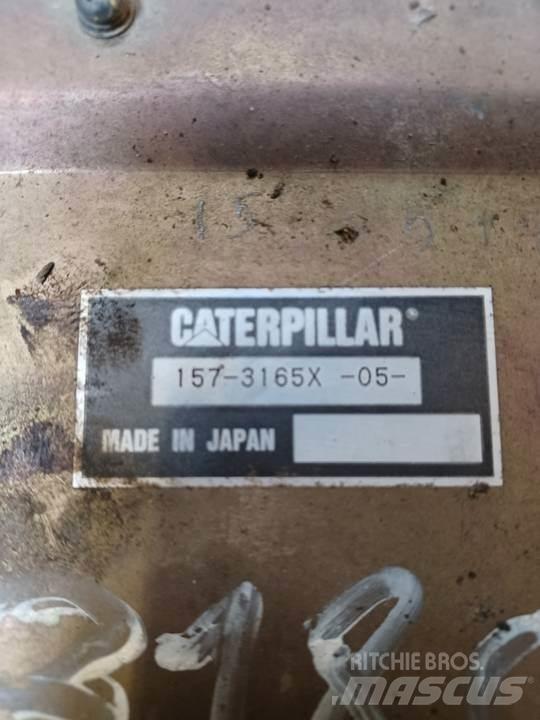 CAT 318C 駕駛室與內部