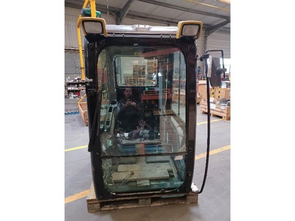 CAT 320DL 駕駛室與內部