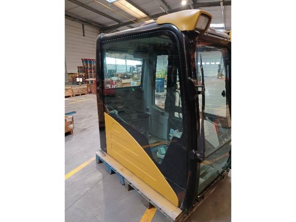 CAT 320DL 駕駛室與內部