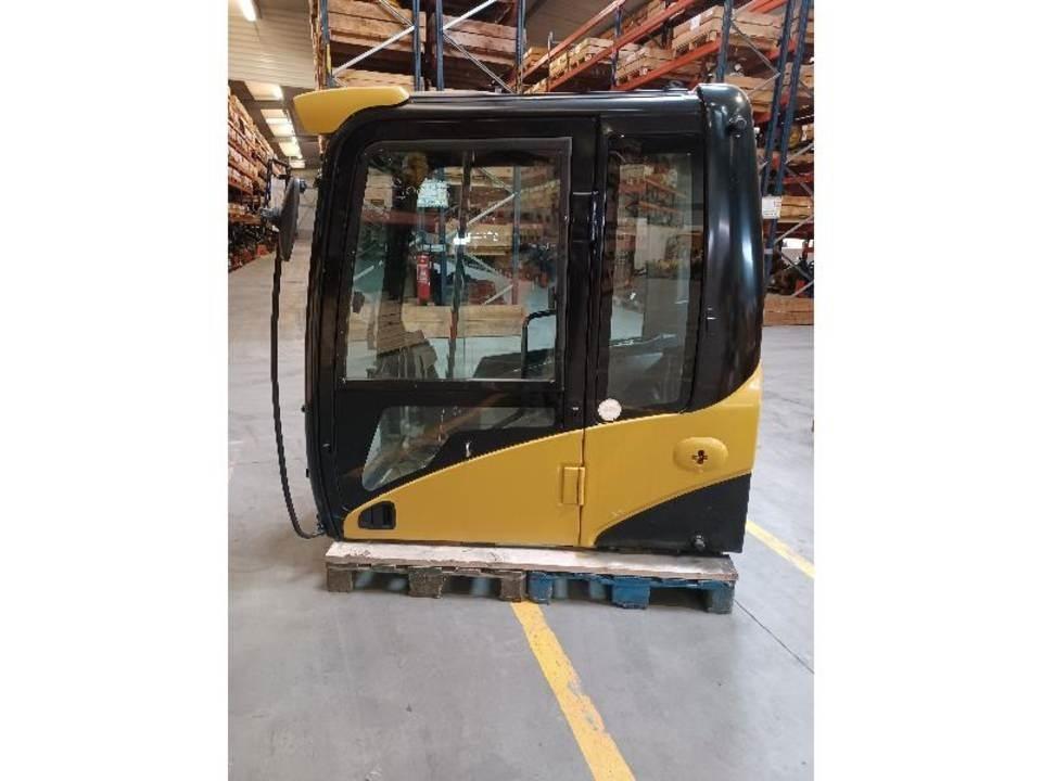 CAT 320DL 駕駛室與內部