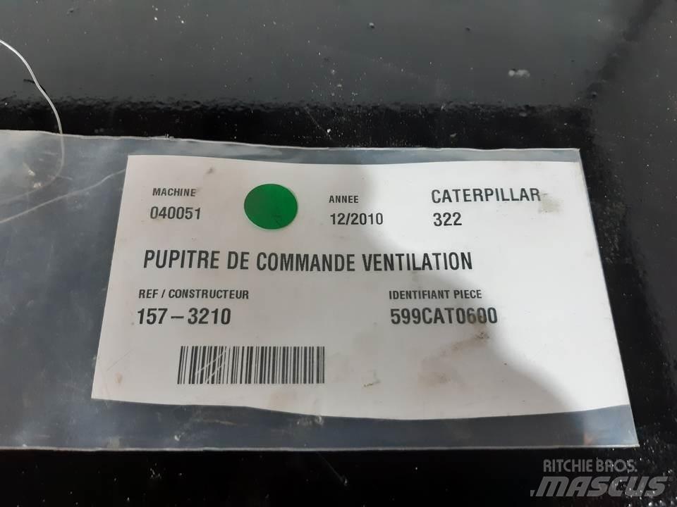 CAT 322 駕駛室與內部