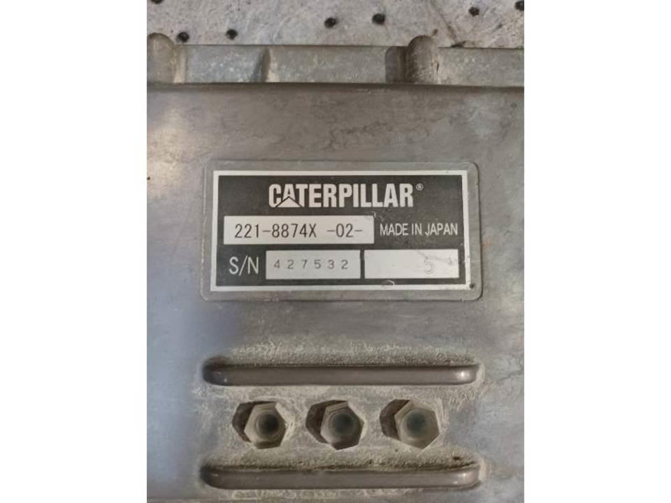 CAT 325D 駕駛室與內部