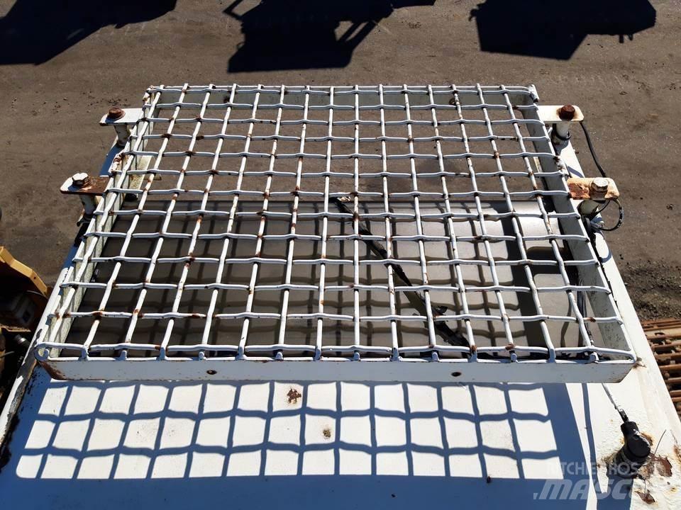 CAT 325LN 駕駛室與內部