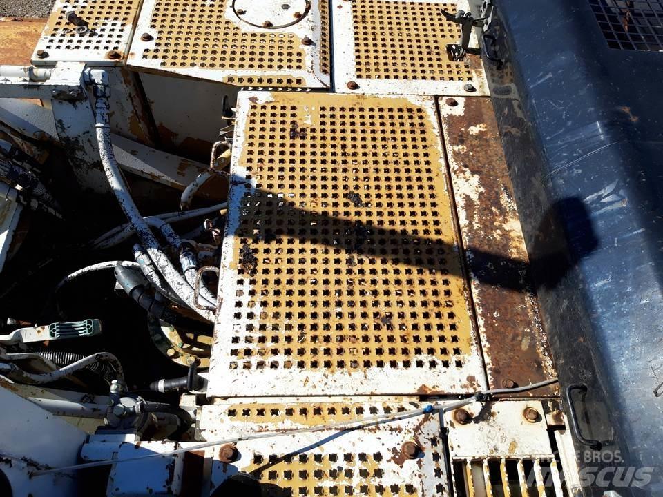 CAT 325LN 駕駛室與內部