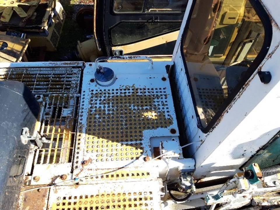 CAT 325LN 駕駛室與內部