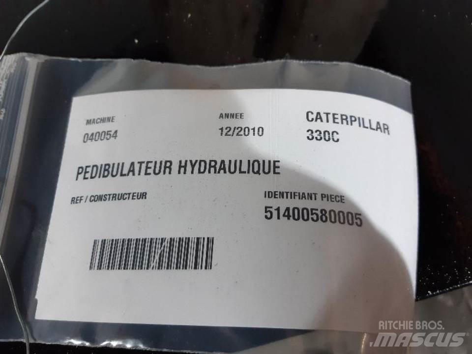 CAT 330C 駕駛室與內部