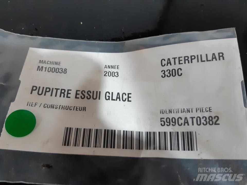 CAT 330C 駕駛室與內部