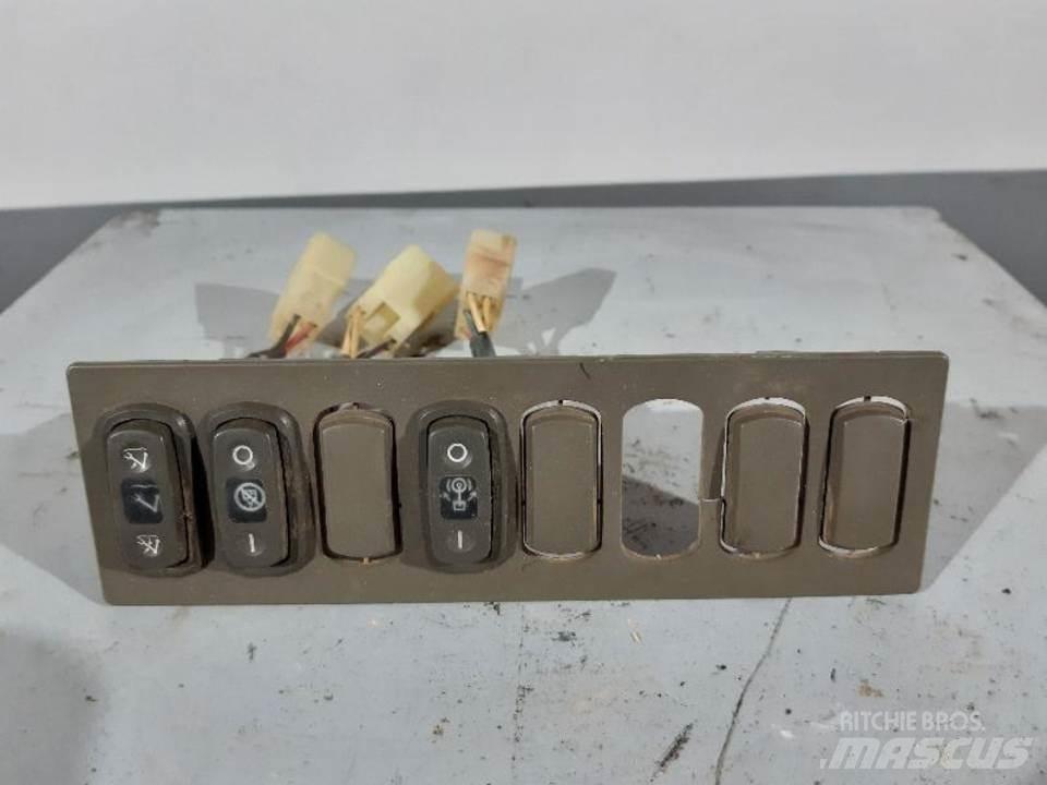 CAT 330C 駕駛室與內部