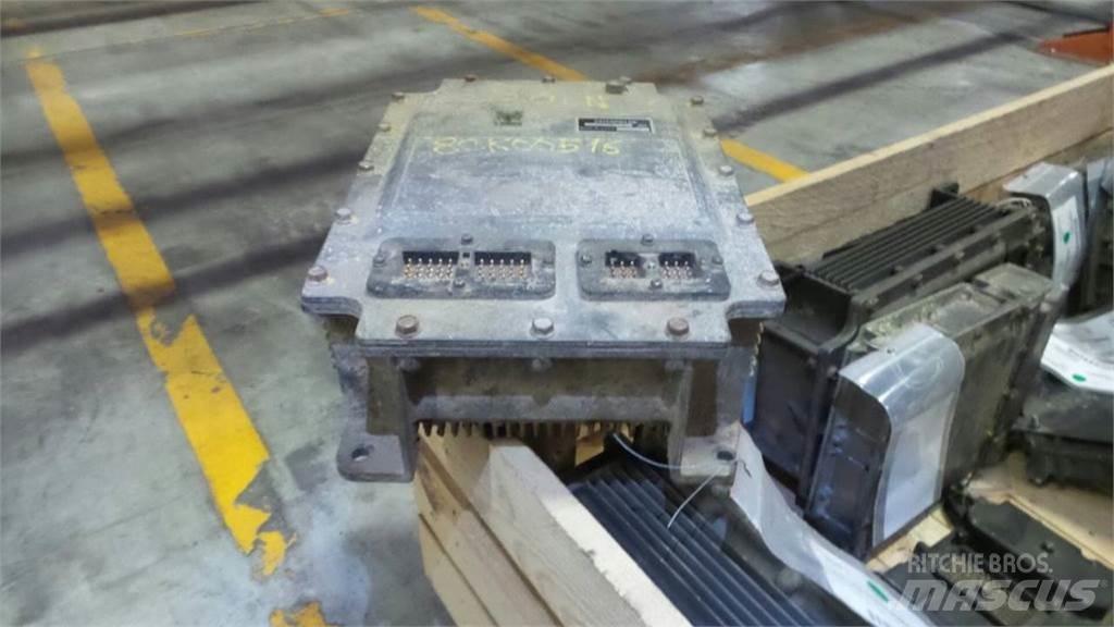CAT 330L 駕駛室與內部