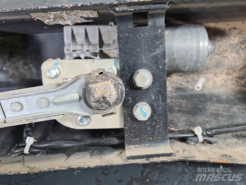 CAT 336DL 駕駛室與內部