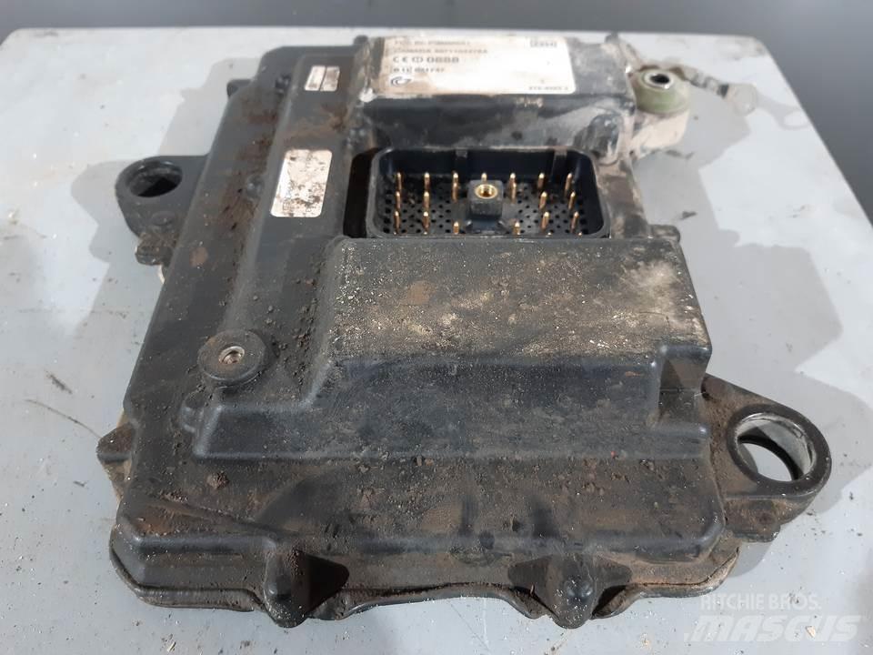 CAT 345C 駕駛室與內部