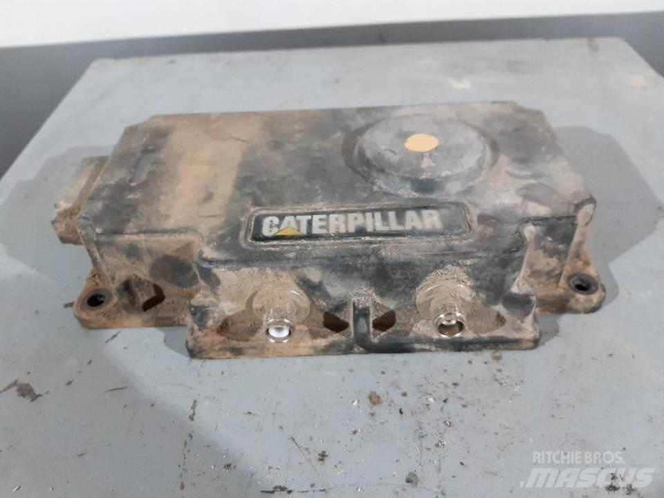 CAT 345C 駕駛室與內部