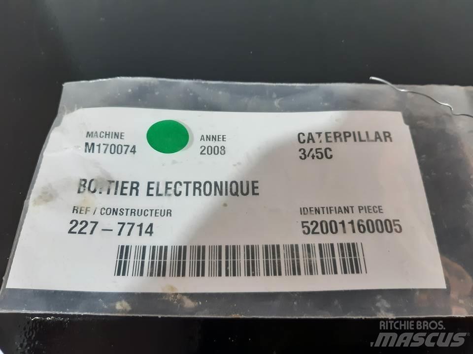 CAT 345C 駕駛室與內部