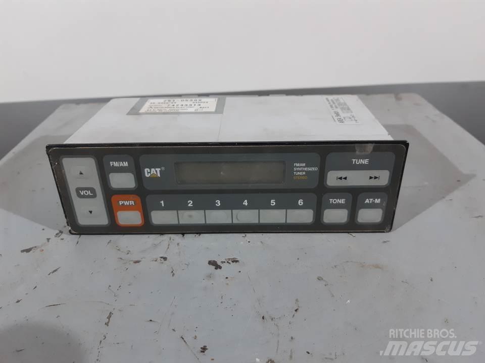 CAT 345C 駕駛室與內部